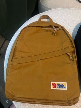 Unisex! Fjallraven Vardag 16 Liter backpack with seat pad! Acorn/mustard! New 😍